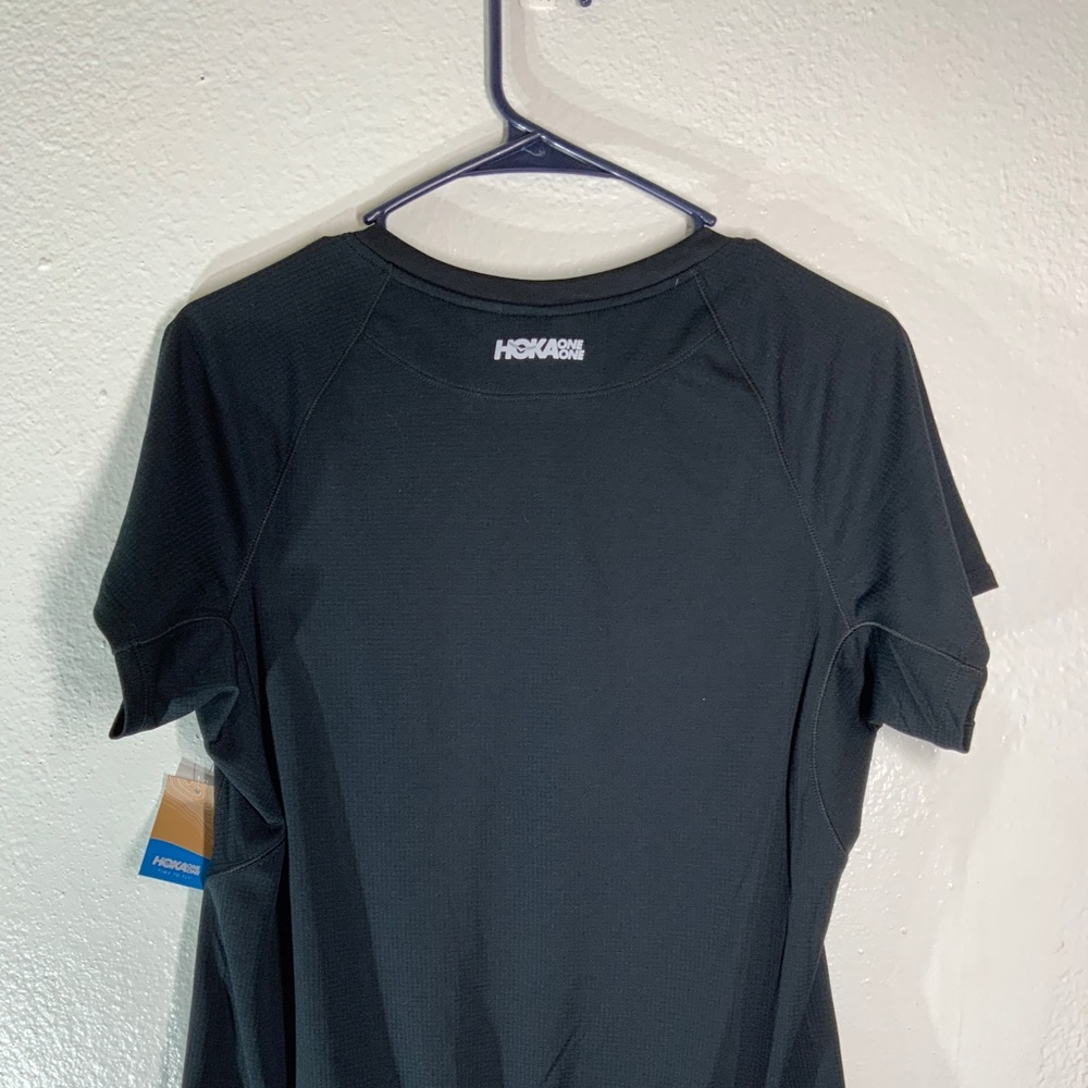 Black hoka  running shirt black medium